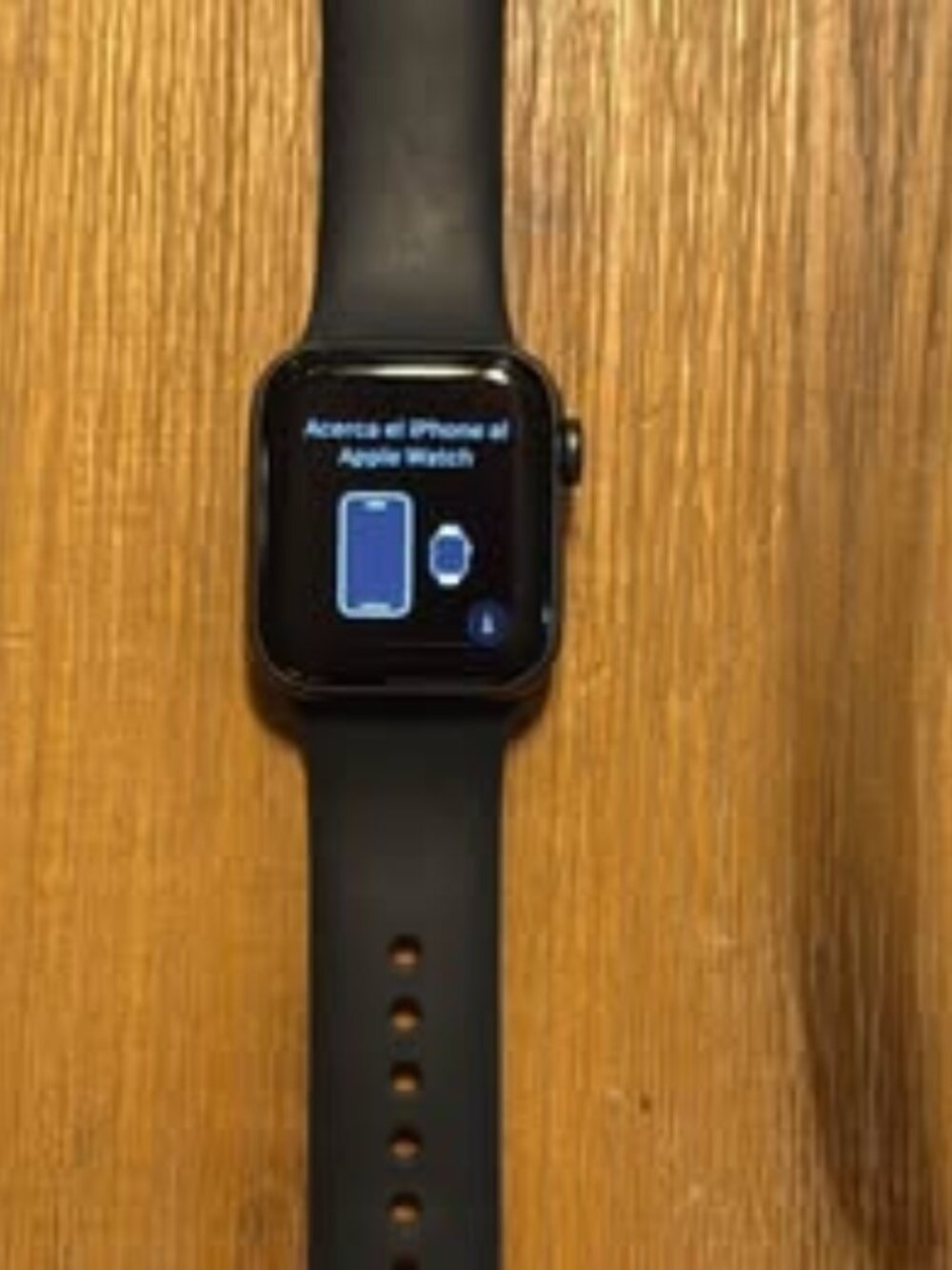 Apple Watch SE (1st Gen) - 40mm (with Charger) - Picture 1 of 4